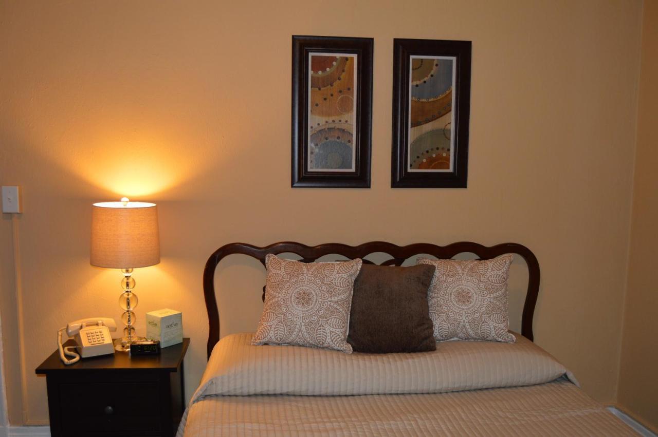 Deluxe Queen Room