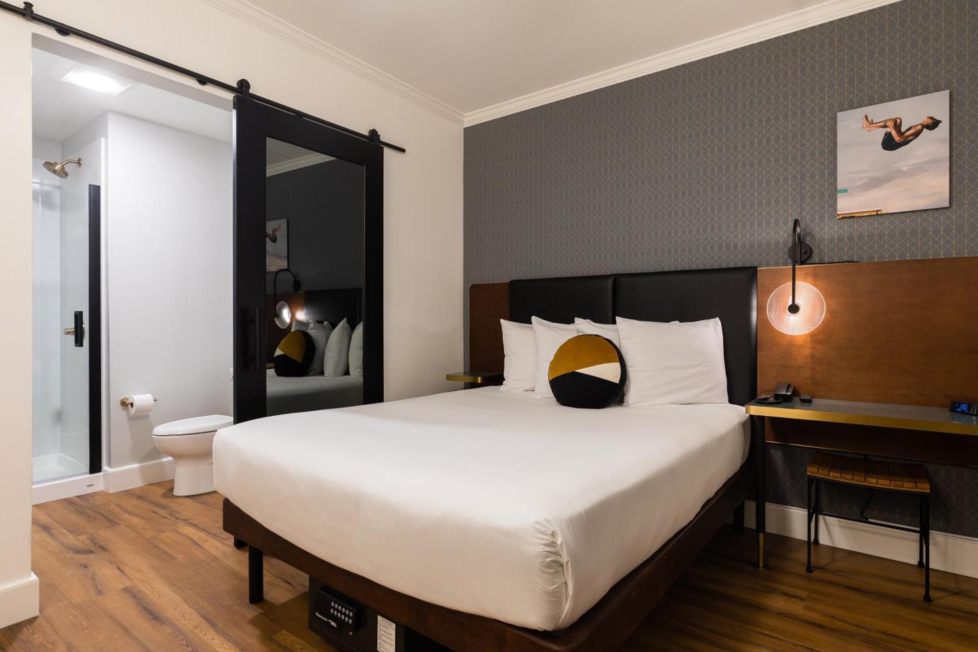 Classic Queen Room