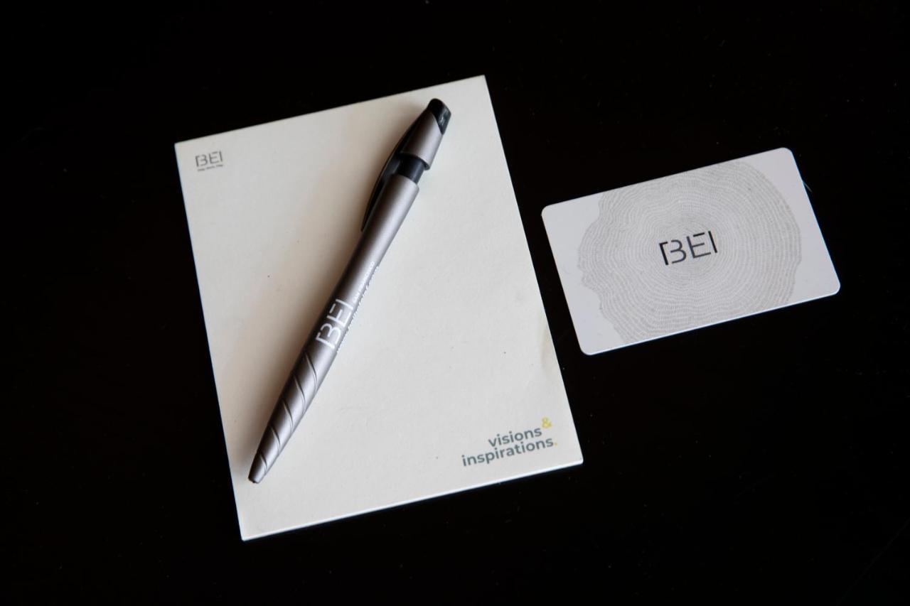 Double Room Tub Grab Bars Mobility Hearing Impaired Access or Non-Smoking