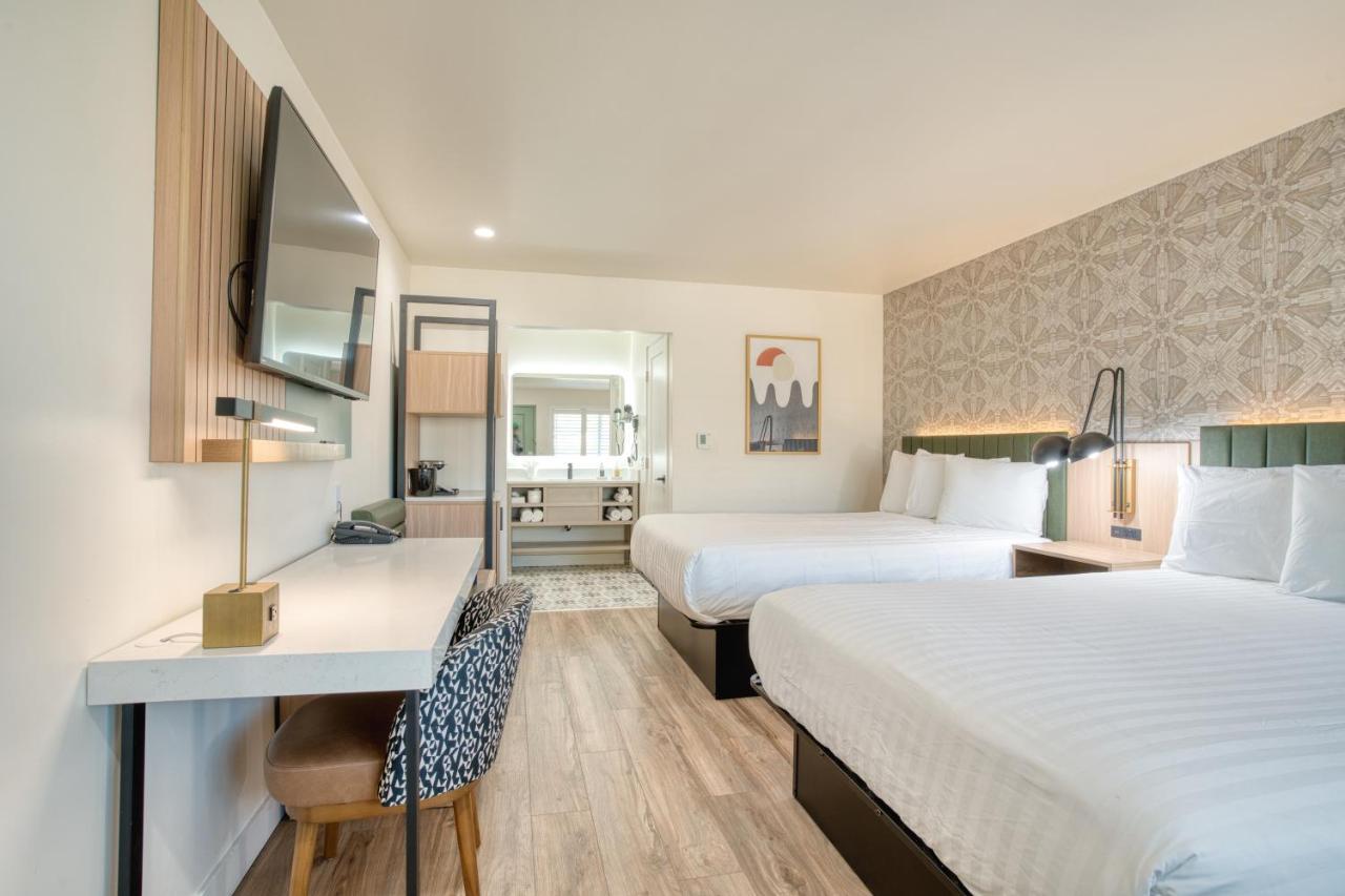 Deluxe Queen Room