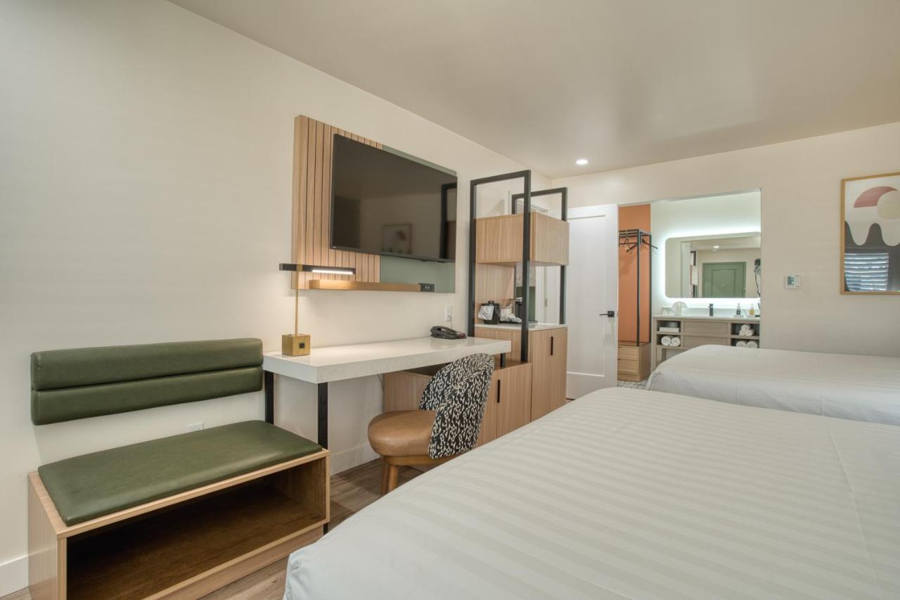 Deluxe Queen Room