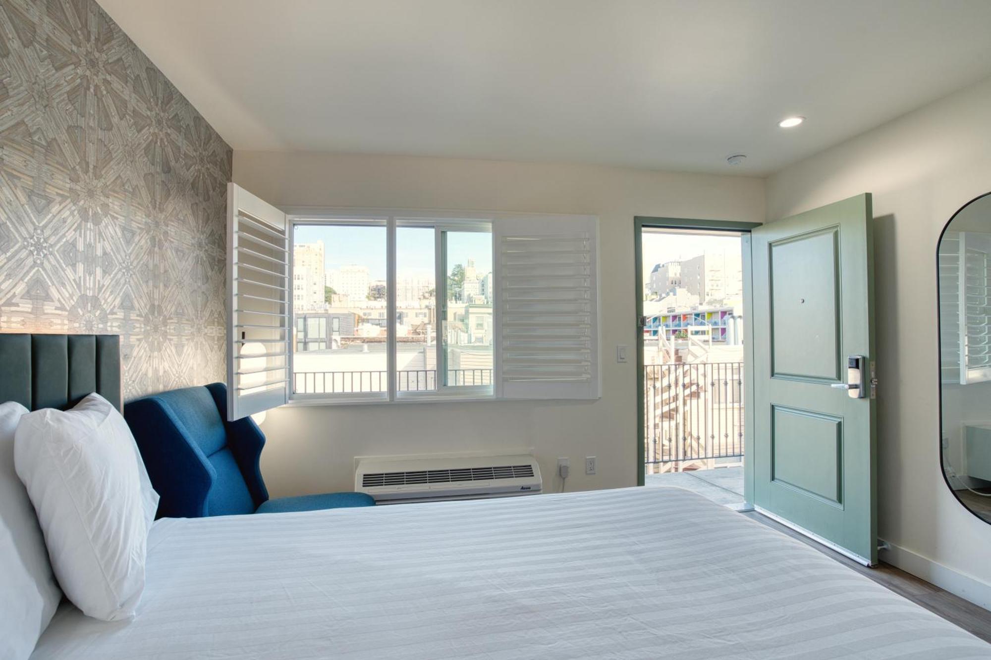 Deluxe Queen Room