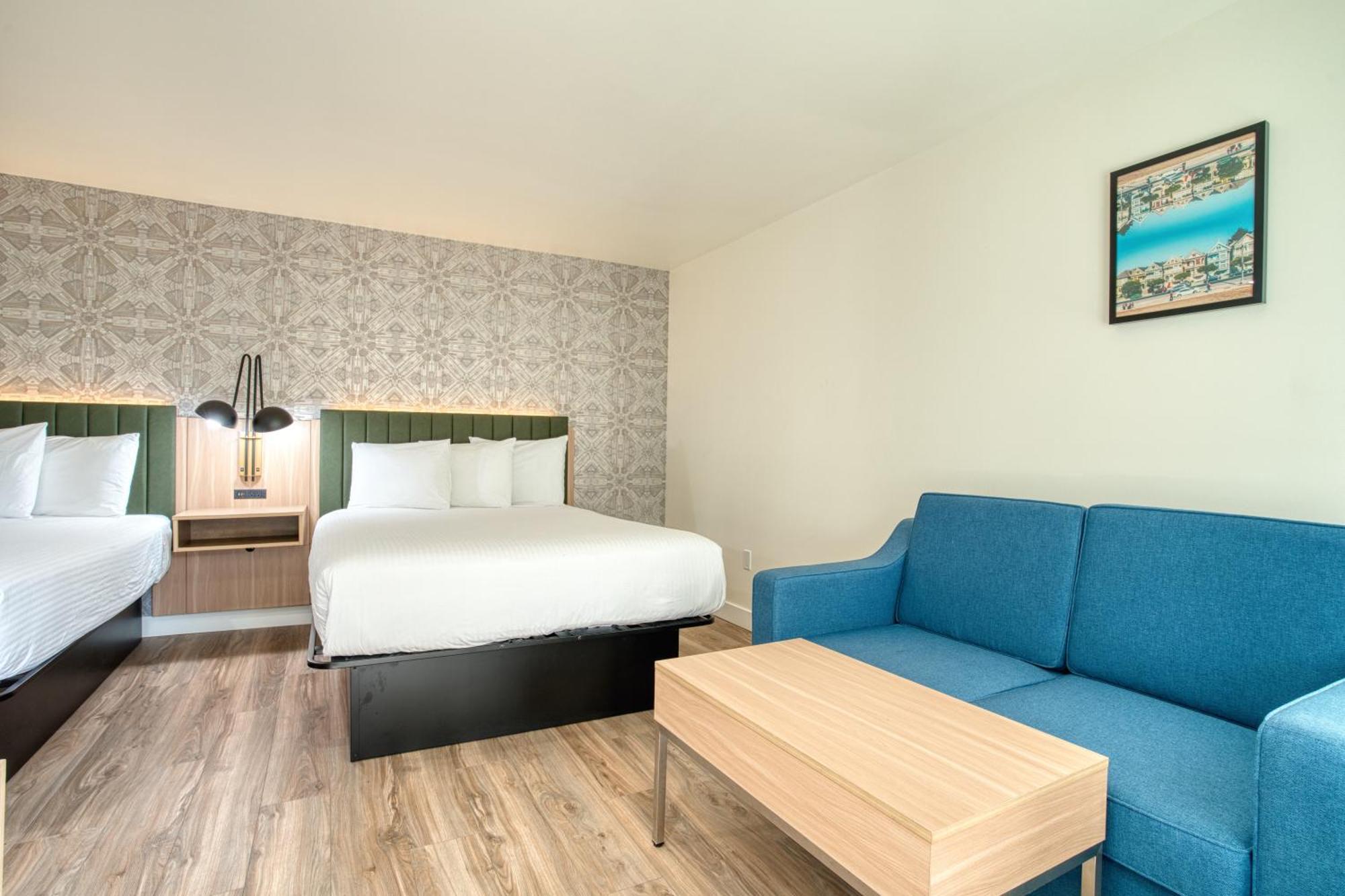 Deluxe Queen Room