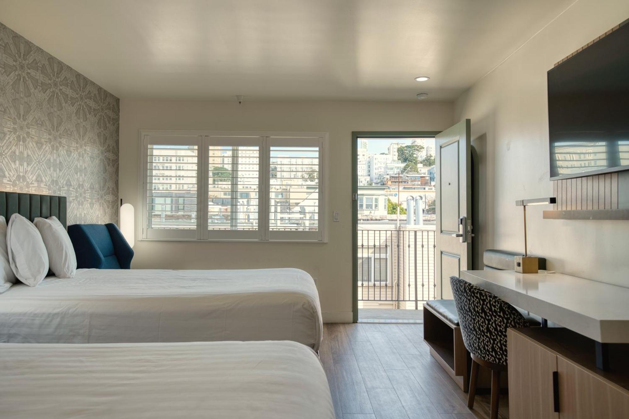 Deluxe Queen Room