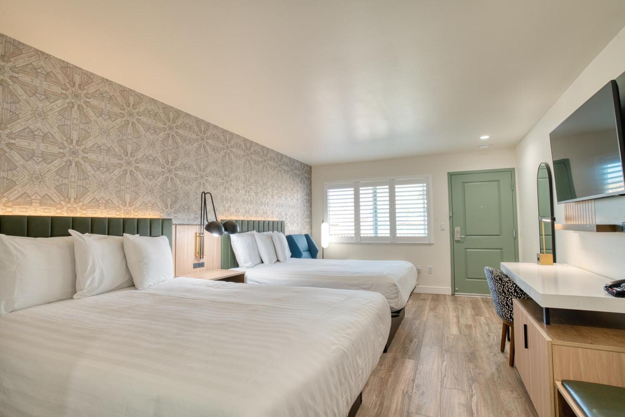 Deluxe Queen Room