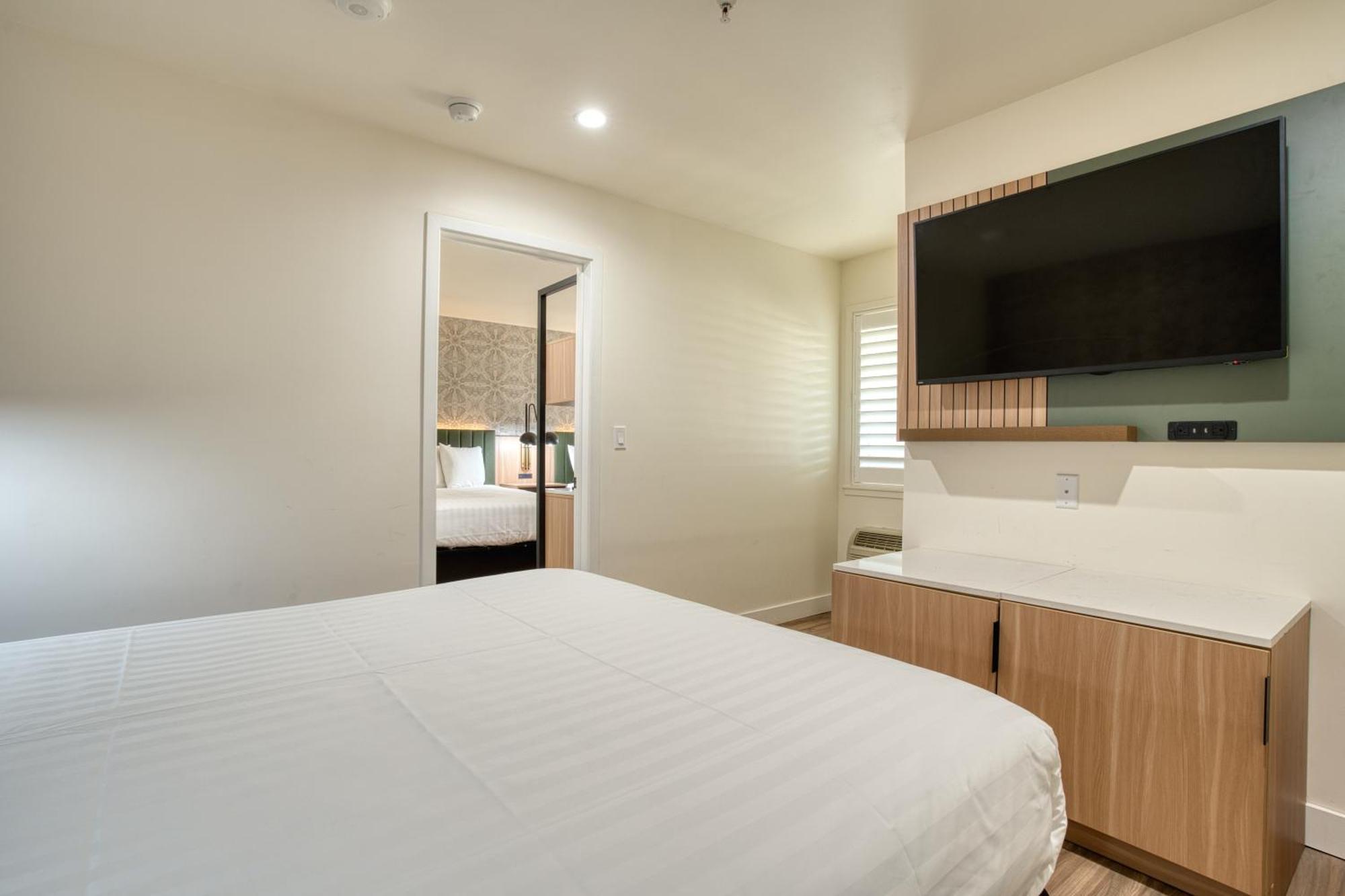 Deluxe Family Suite