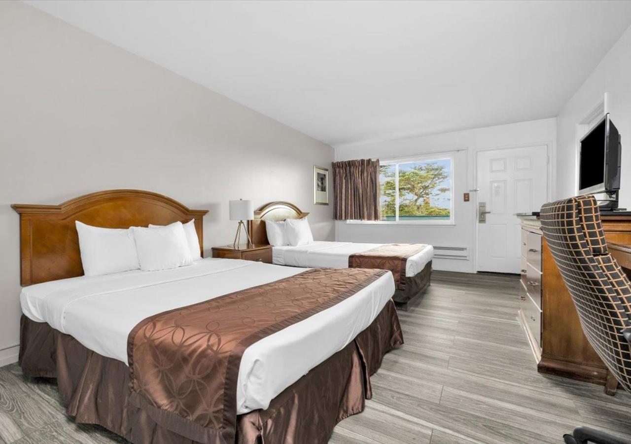 2 Queen Beds | ADA or RI Shower or Non-Smoking