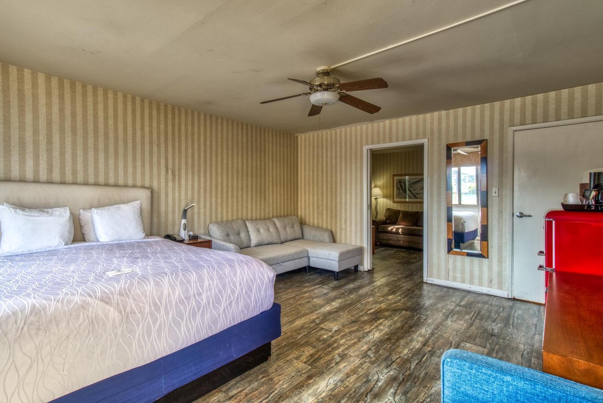 Junior Suite Balcony Partial Bay View