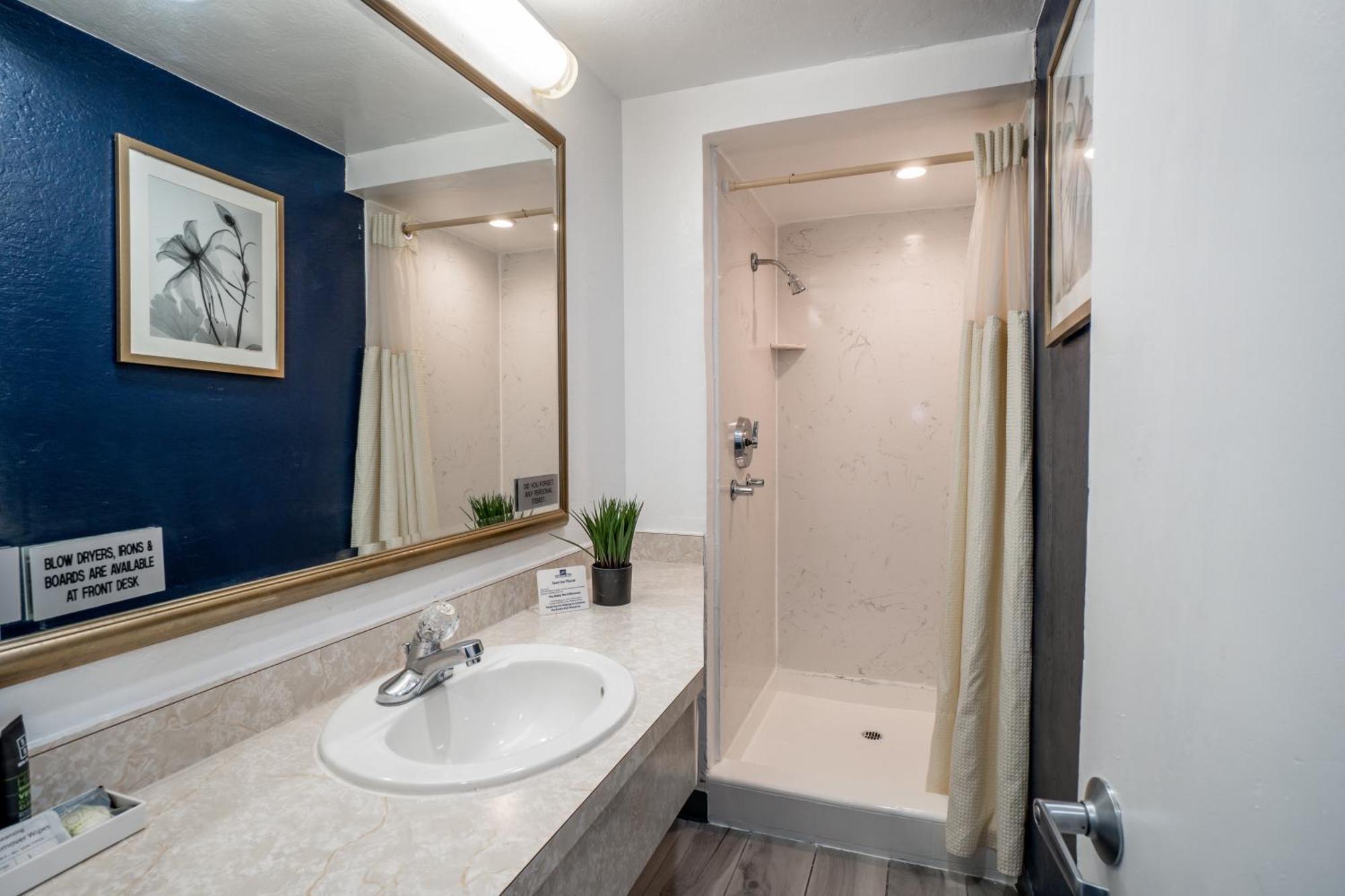 Premium Room, Two King Beds,1541324095:JPEG