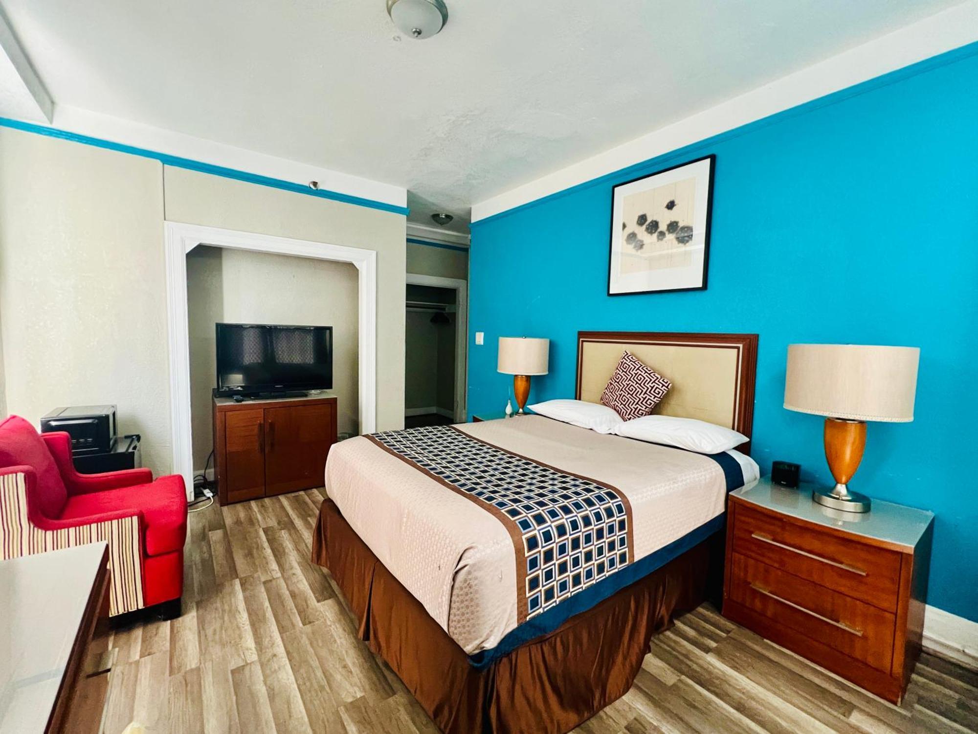Queen Room Private Bathroom