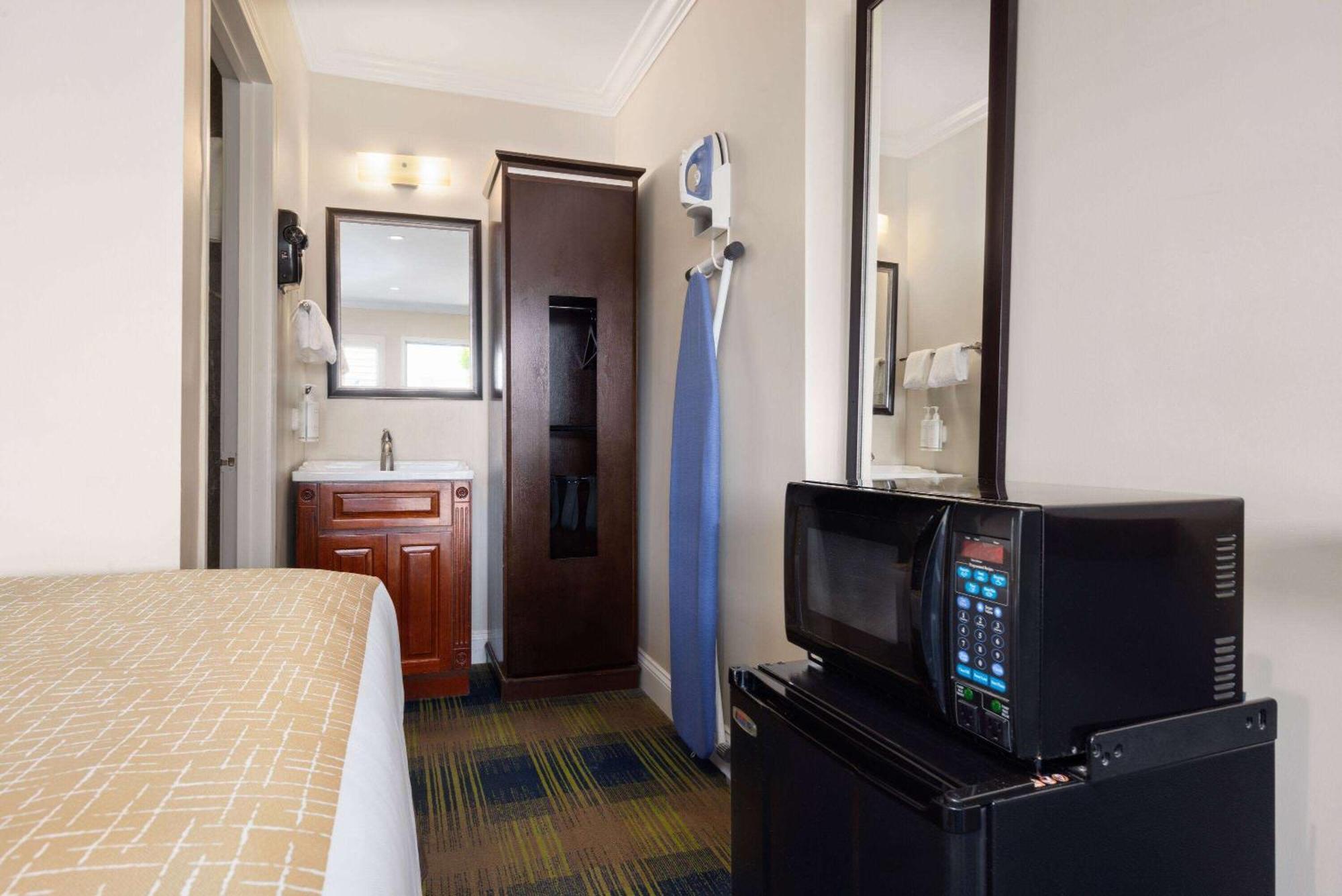 Double Room Two Double Beds Non-Smoking