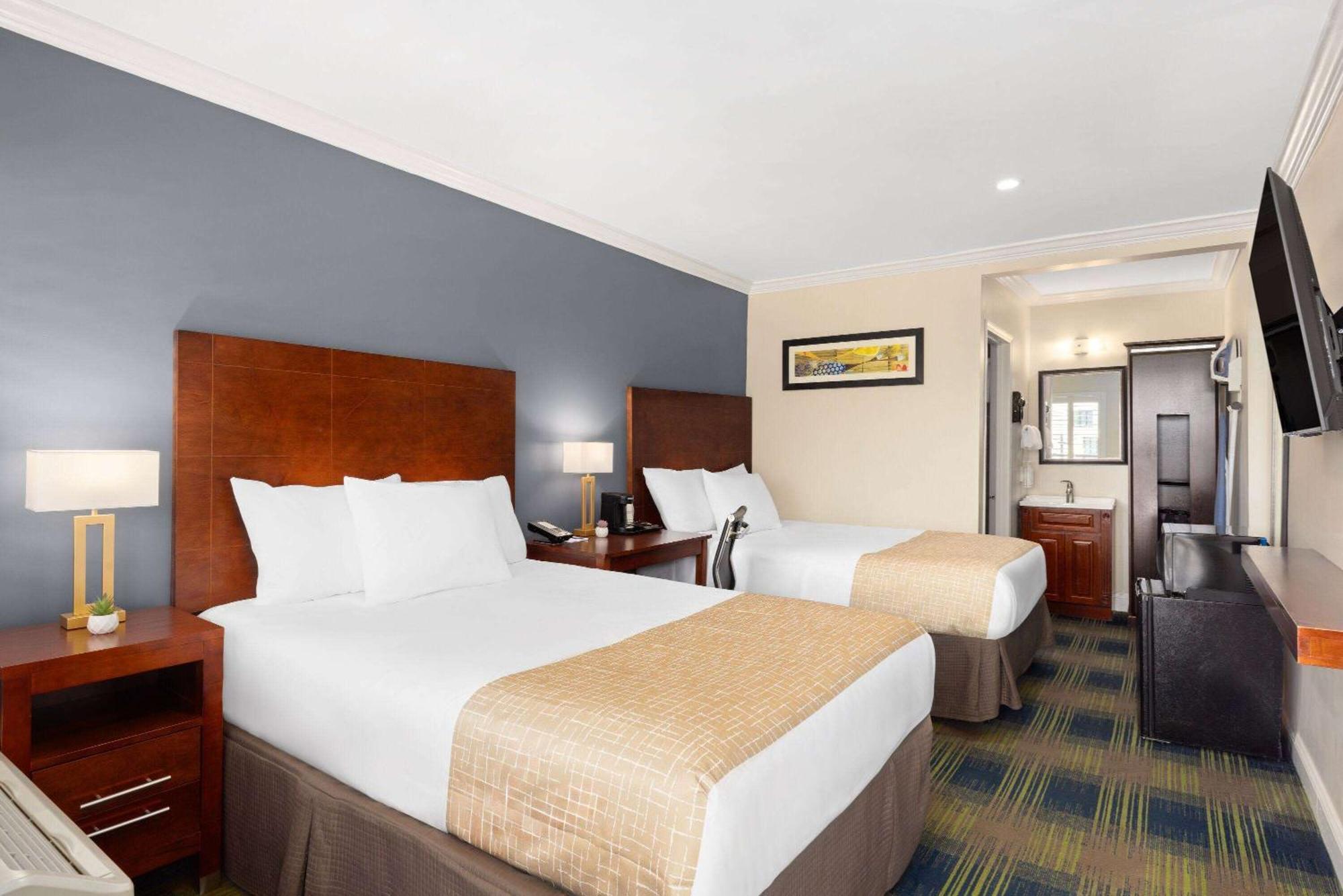 Double Room Two Double Beds Non-Smoking