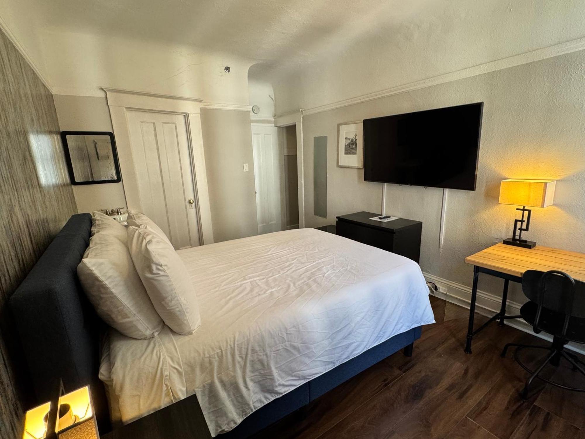 Double Room Private Bathroom