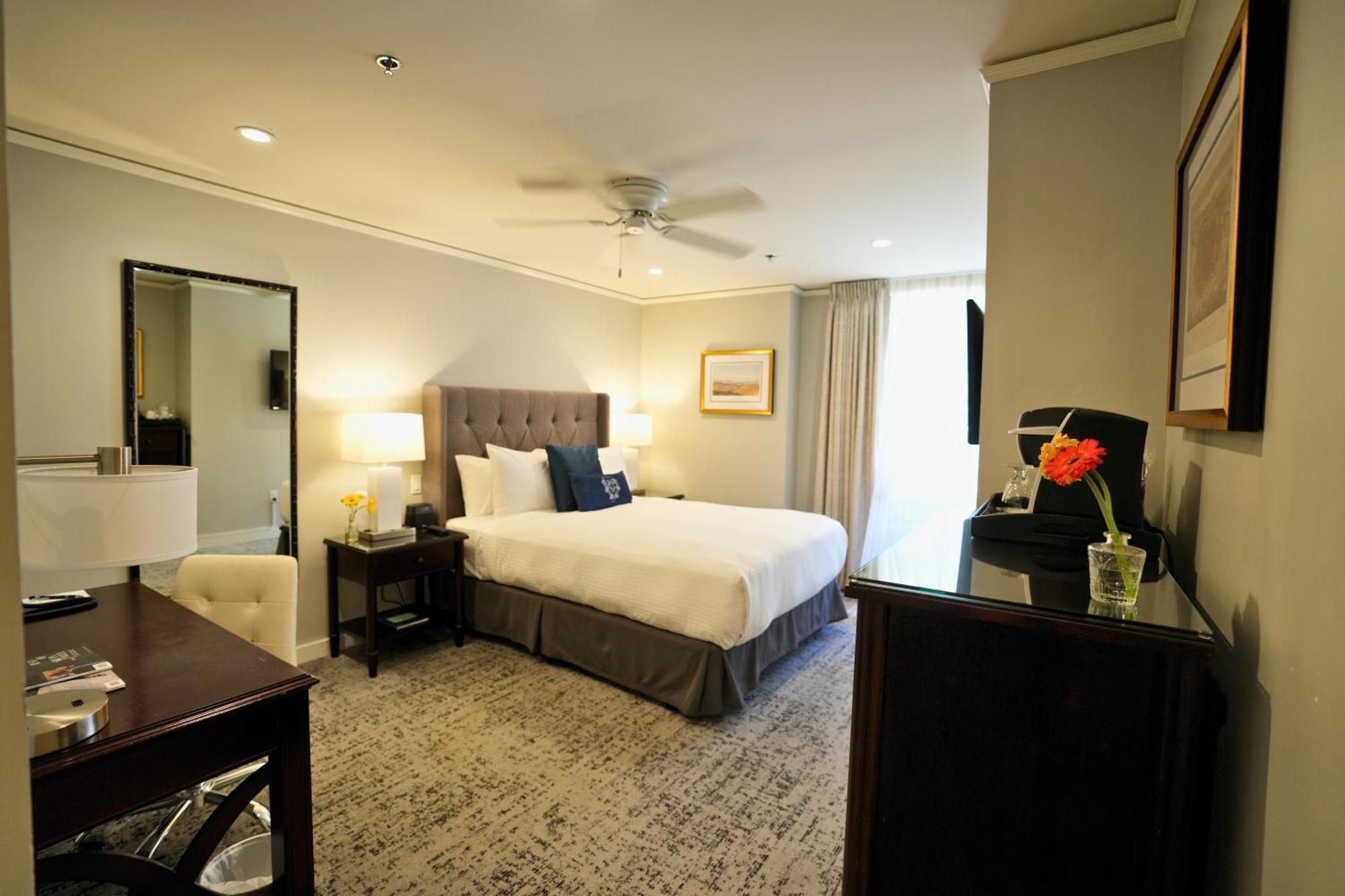 Deluxe Queen Room