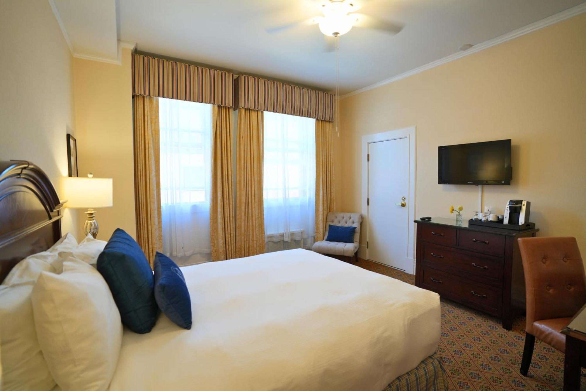 Standard Queen Room