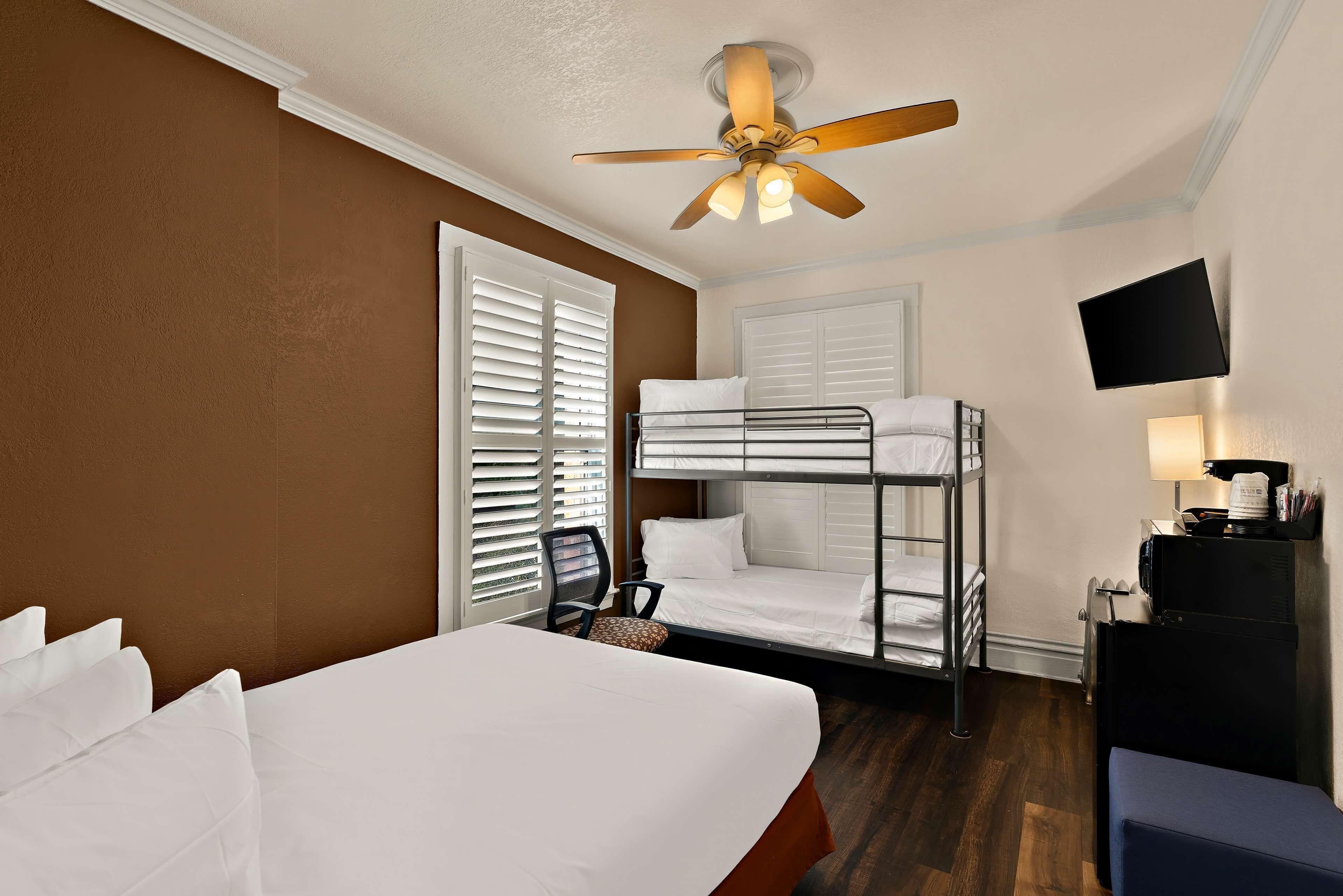 Queen Room Bunk Bed Non-Smoking