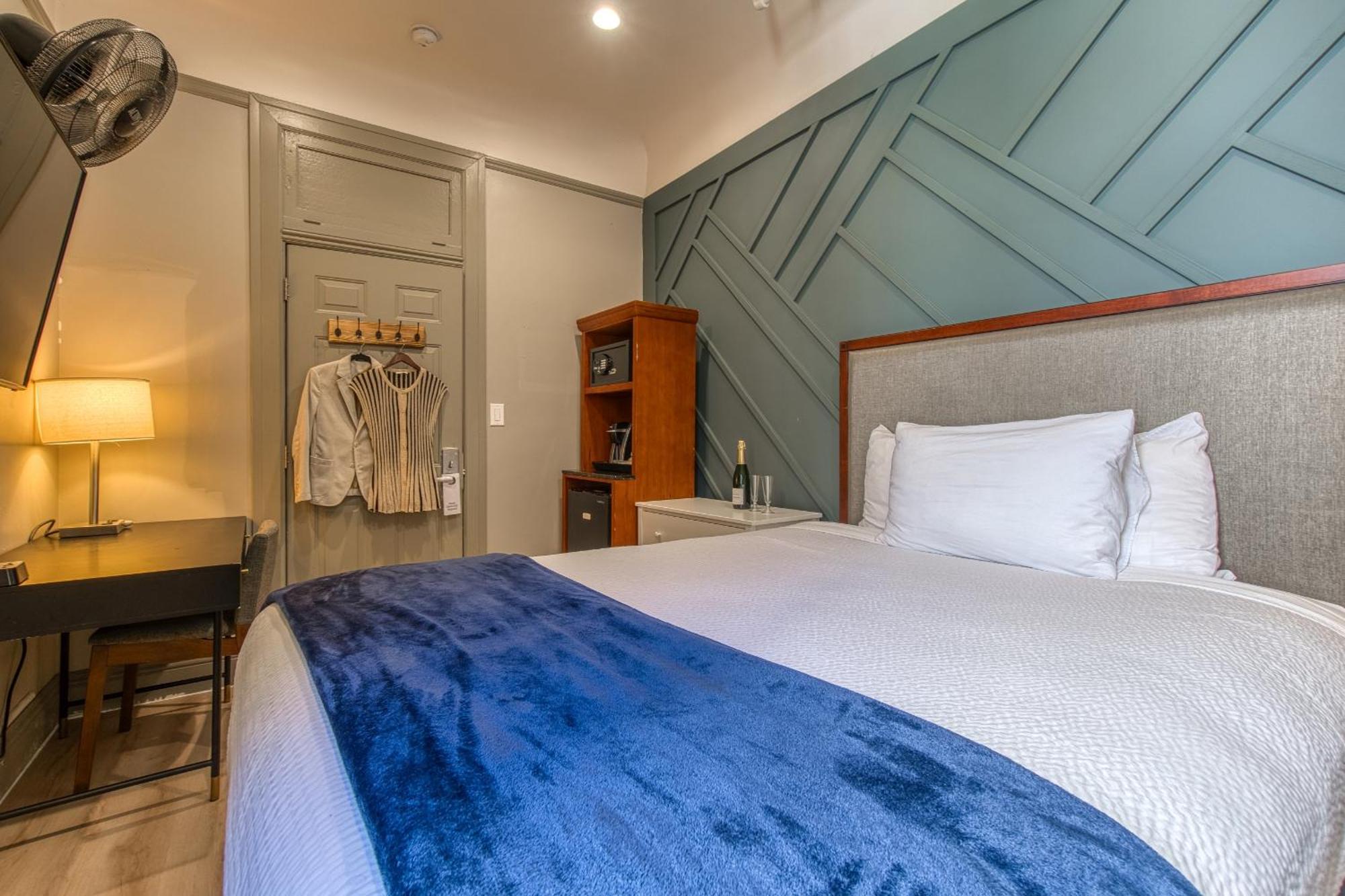 Superior Queen Room