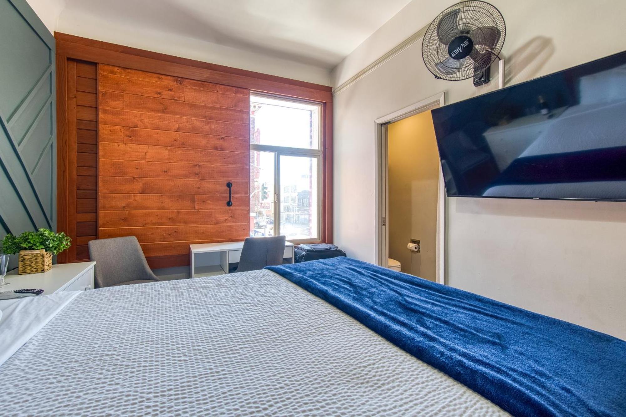 Deluxe Queen Room City View