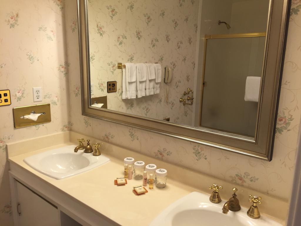 Studio Suite Wet Bar