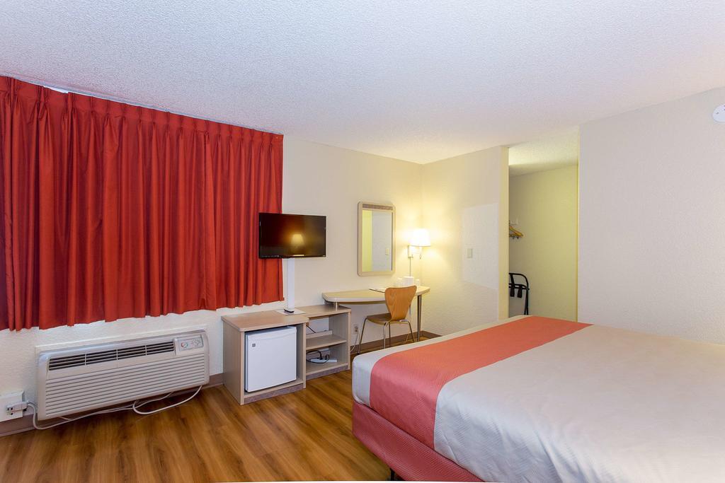 King Room - Non-Smoking
