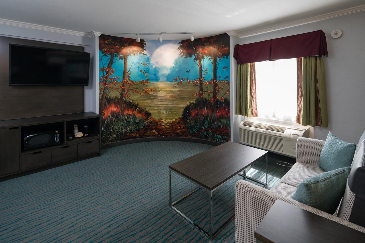 Deluxe King Suite