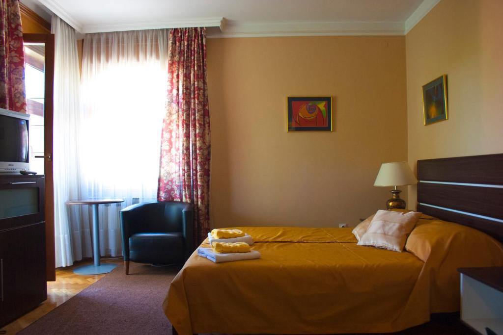 Standard King Room,63990556:|0|0|Standard King Room