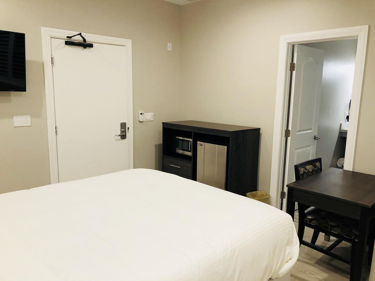 Queen Room Private Bathroom