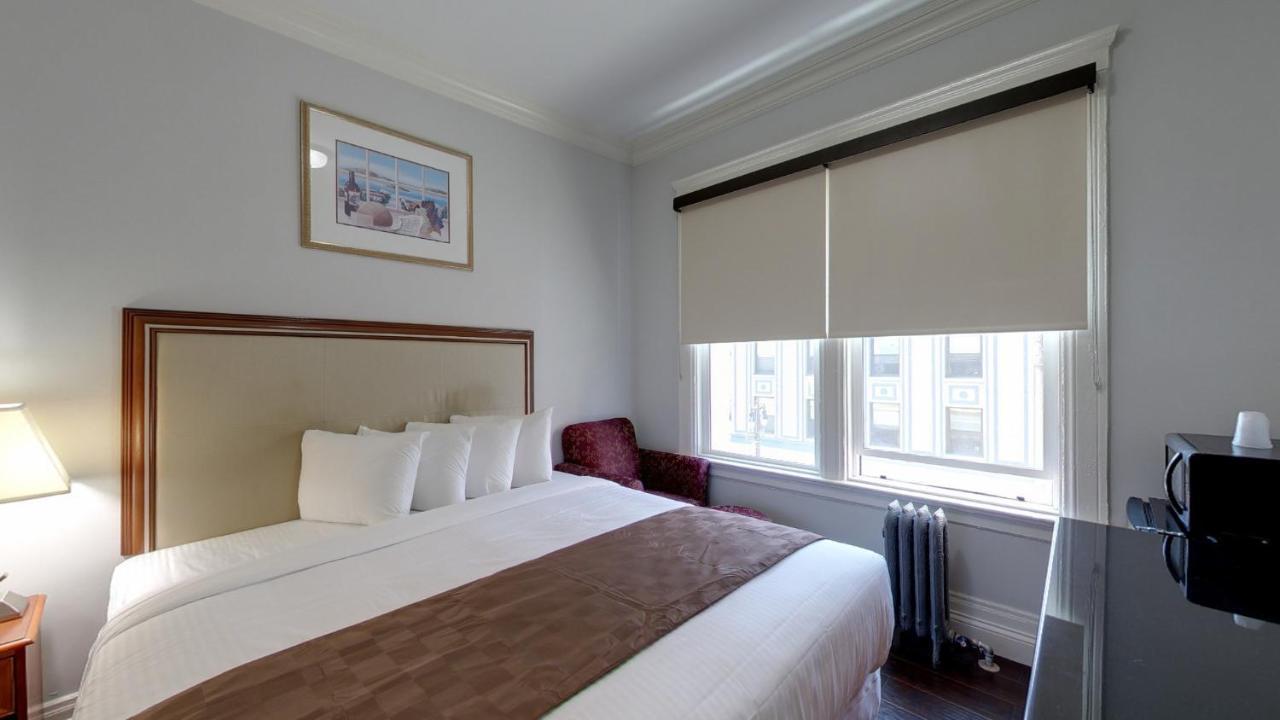 Deluxe Queen Room