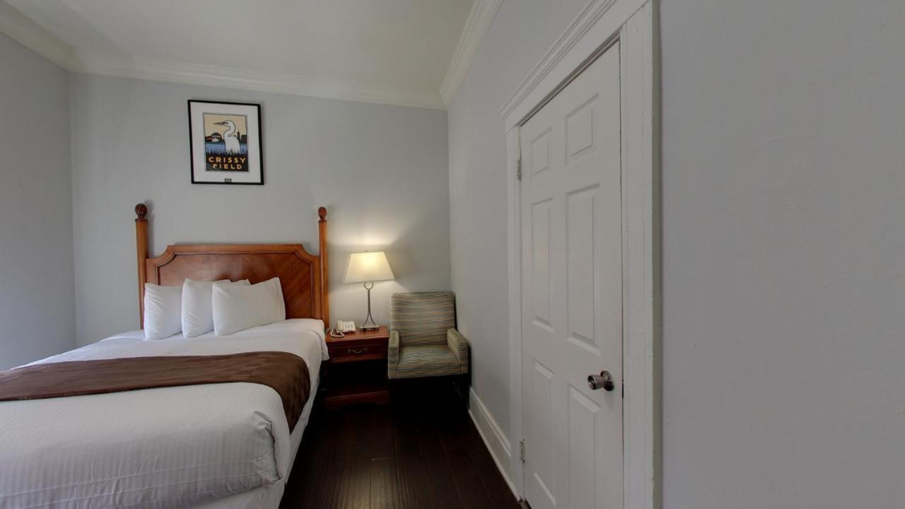 Queen Room Private Bathroom