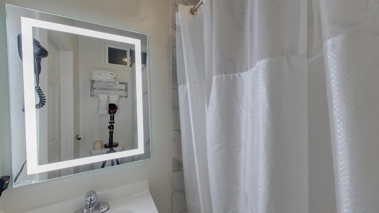 Queen Room Private Bathroom
