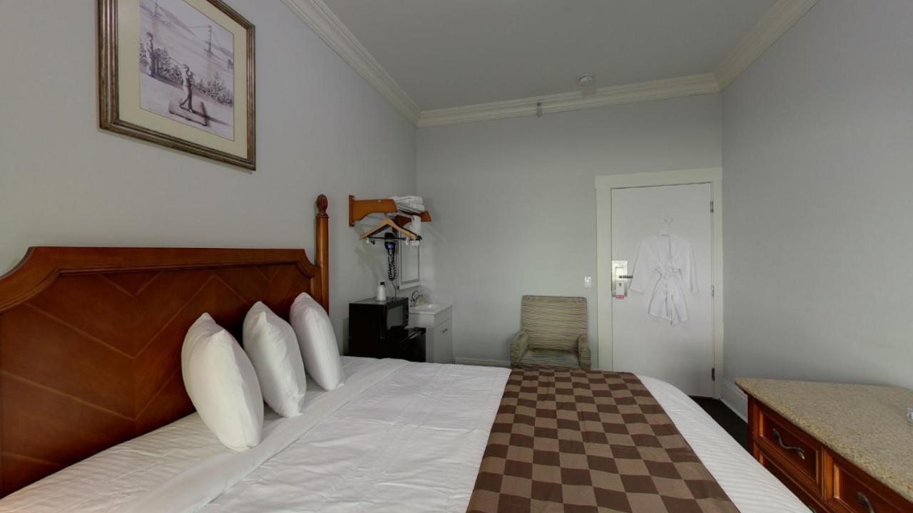 Queen Room