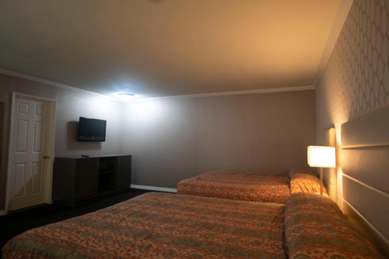 Queen Room Two Queen Beds