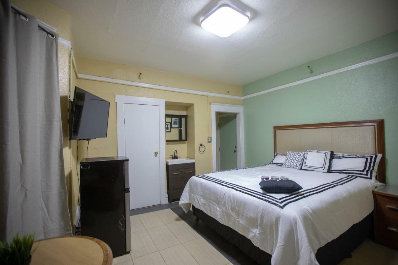 Deluxe King Room Private Bathroom