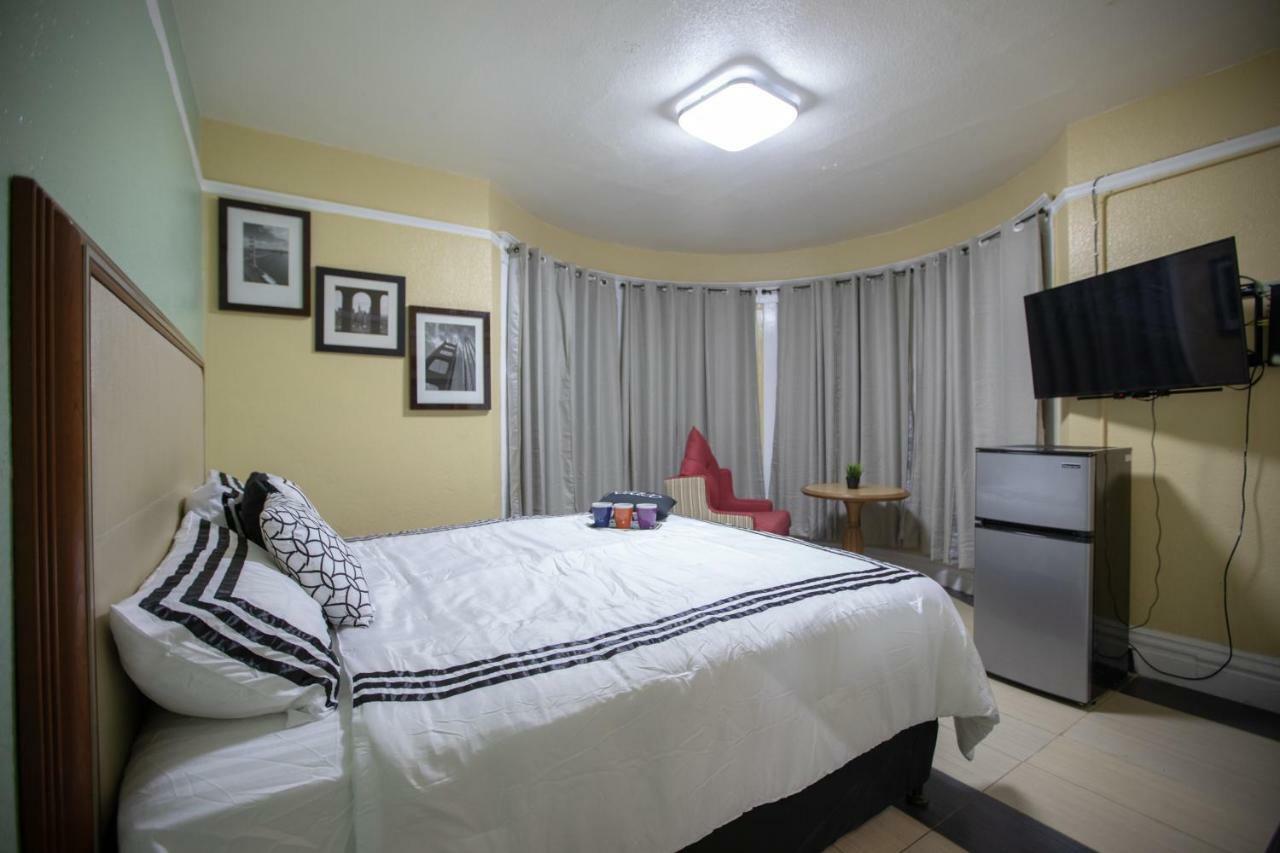 Deluxe King Room Private Bathroom