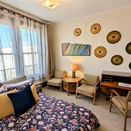 Perfect Location - 4Bd,1Ba - Restored Redwood Home-3